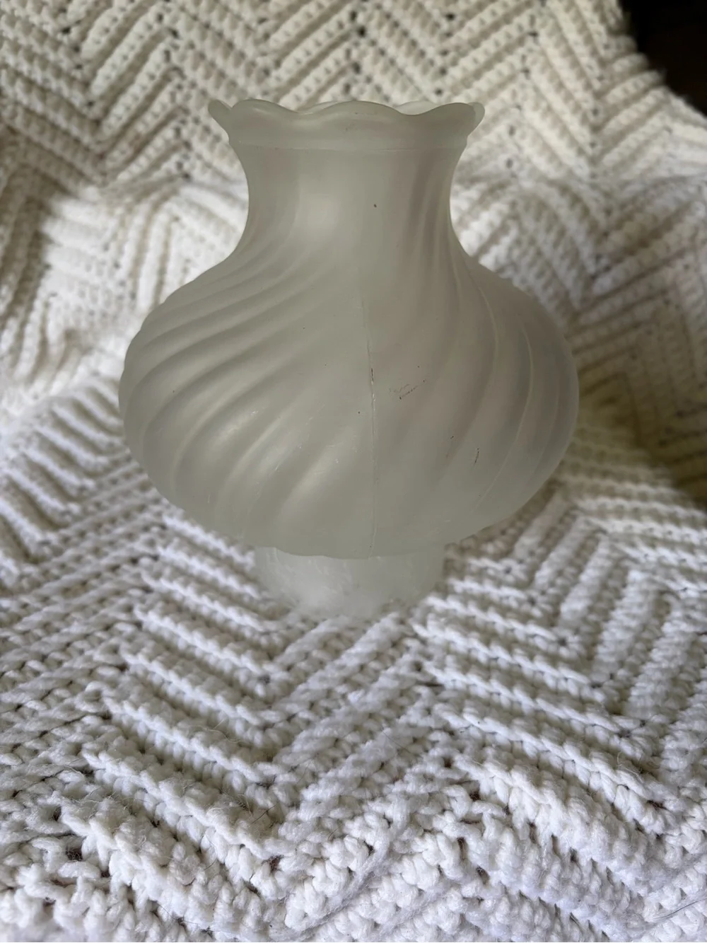 Frosted Glass Swirl chimney for Oil Lamp- White